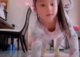 小女孩网红视频下载,网红小女孩视频下载，记录成长快乐时光